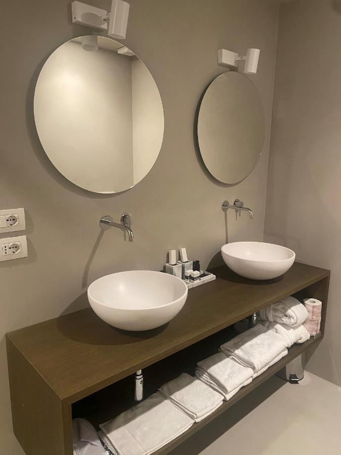 Suite with Terrace and Partial Sea View